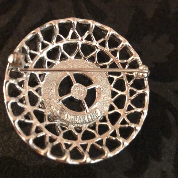 Vintage Sarah Coventry Round Silver-tone Black Brooch   BJ99 - Picture 3 of 4